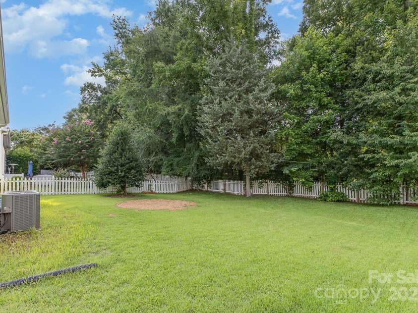 9210 Ginhouse Lane, Charlotte, NC 28277.  MLS# CAR4266408, YatesRealty ID 26933. 