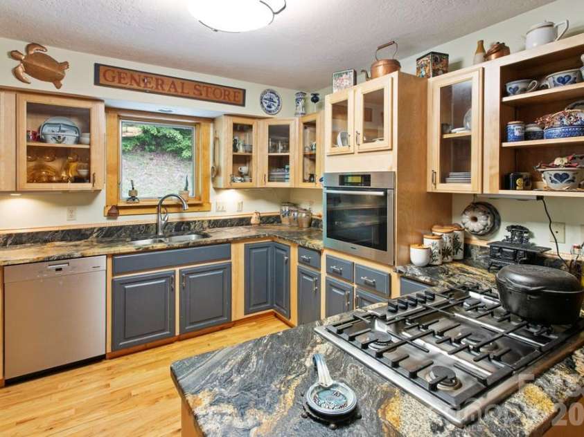 31 Valley Cove Place, Waynesville, NC 28785.  MLS# CAR4388012, YatesRealty ID 26934. 