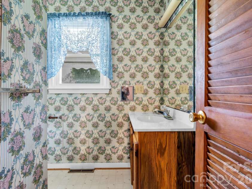310 Ryder Avenue, Landis, NC 28088.  MLS# CAR4388381, YatesRealty ID 26935. 