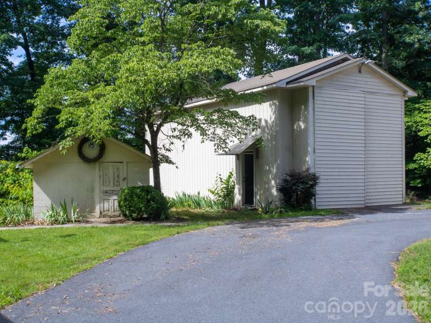 3250 Mount Pleasant Road, Concord, NC 28025.  MLS# CAR4383508, YatesRealty ID 26936. 