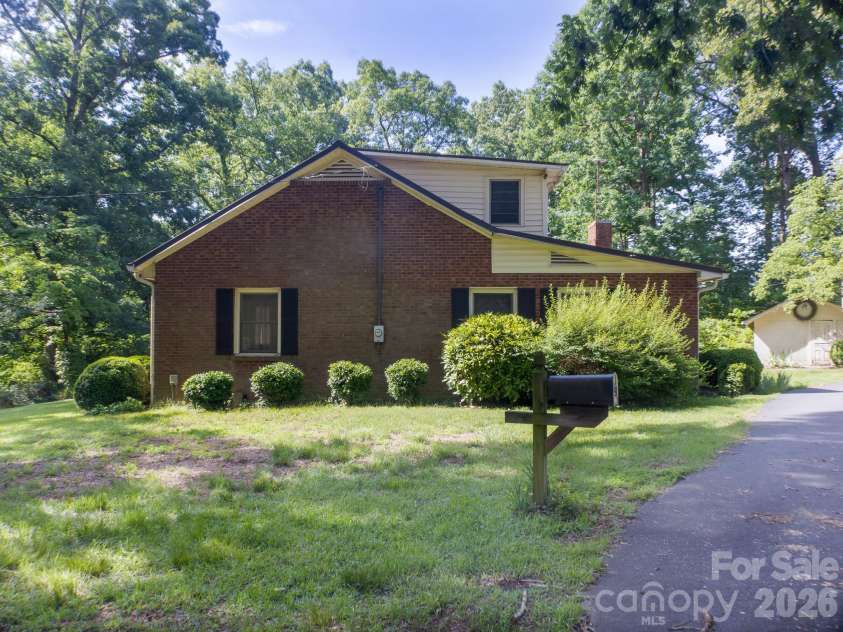 3250 Mount Pleasant Road, Concord, NC 28025.  MLS# CAR4383508, YatesRealty ID 26936. 