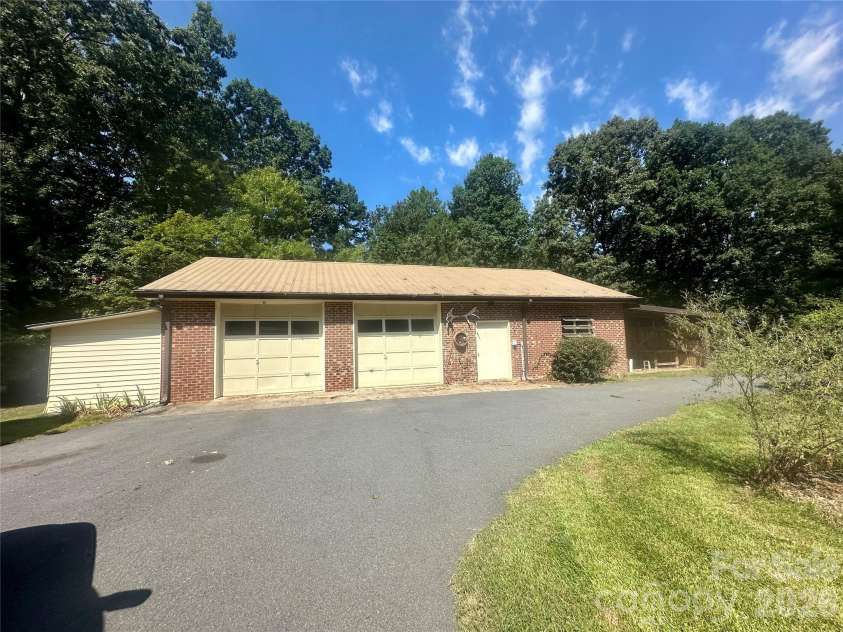 3250 Mount Pleasant Road, Concord, NC 28025.  MLS# CAR4383508, YatesRealty ID 26936. 