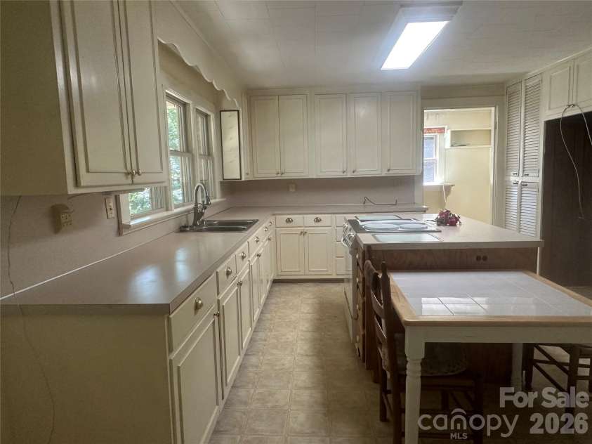 3250 Mount Pleasant Road, Concord, NC 28025.  MLS# CAR4383508, YatesRealty ID 26936. 