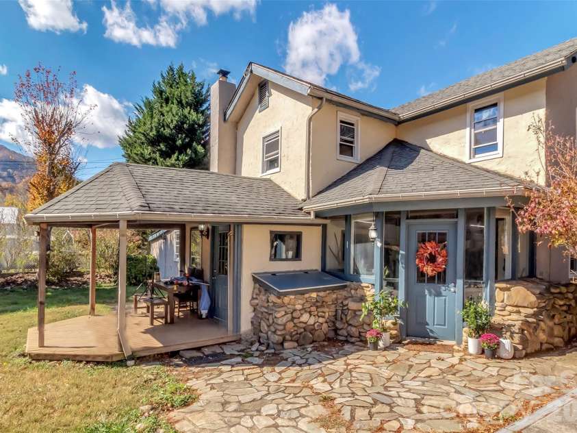 126 Arrowwood Way, Canton, NC 28716.  MLS# CAR4388452, YatesRealty ID 26938. 