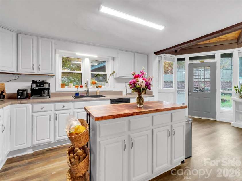 126 Arrowwood Way, Canton, NC 28716.  MLS# CAR4388452, YatesRealty ID 26938. 