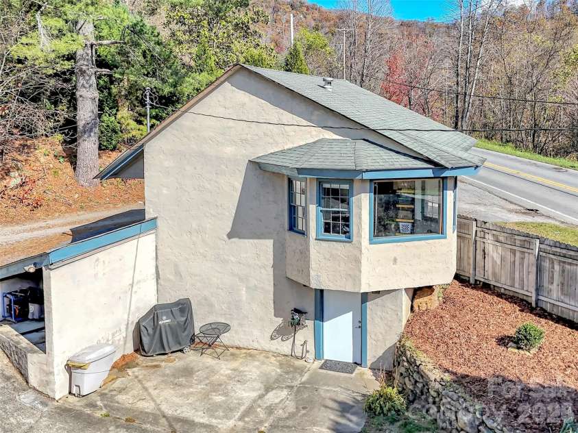 126 Arrowwood Way, Canton, NC 28716.  MLS# CAR4388452, YatesRealty ID 26938. 