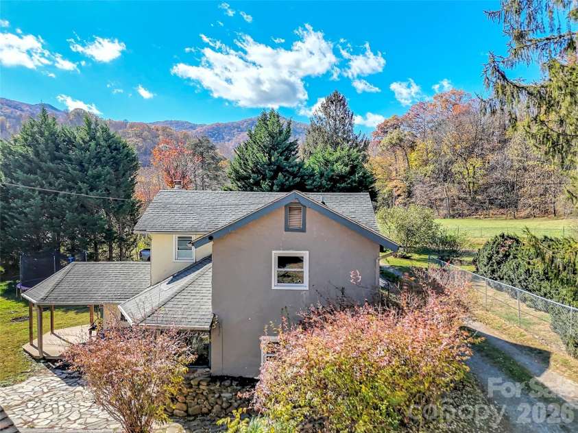 126 Arrowwood Way, Canton, NC 28716.  MLS# CAR4388452, YatesRealty ID 26938. 