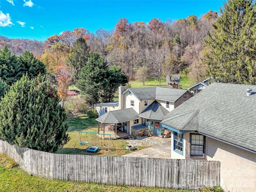 126 Arrowwood Way, Canton, NC 28716.  MLS# CAR4388452, YatesRealty ID 26938. 