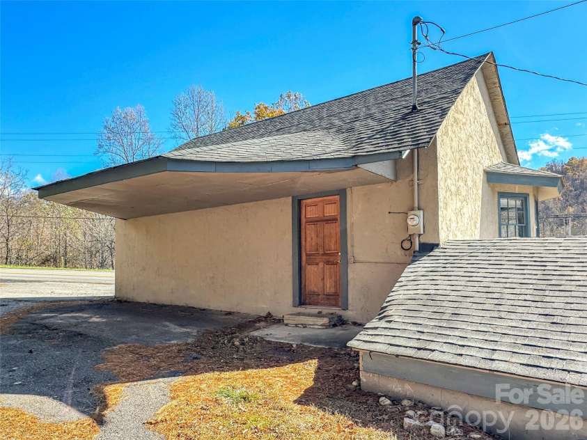126 Arrowwood Way, Canton, NC 28716.  MLS# CAR4388452, YatesRealty ID 26938. 