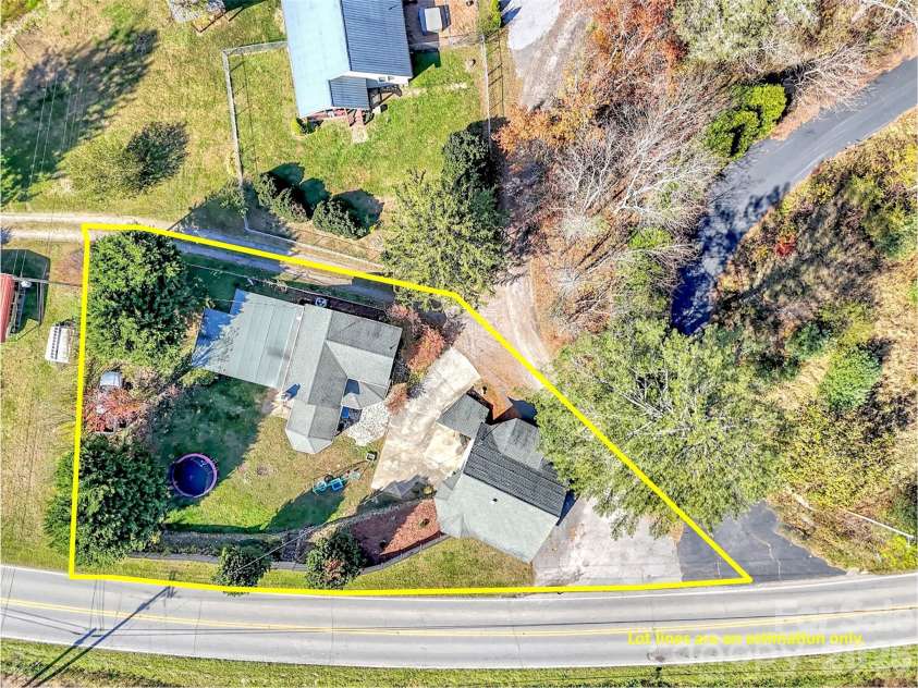 126 Arrowwood Way, Canton, NC 28716.  MLS# CAR4388452, YatesRealty ID 26938. 