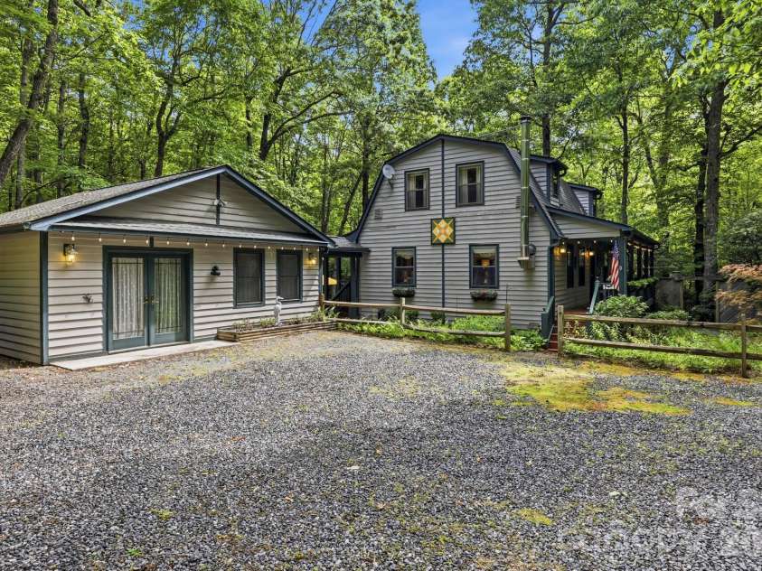 37 Pine Bluff Road, Hendersonville, NC 28792.  MLS# CAR4388445, YatesRealty ID 26939. 