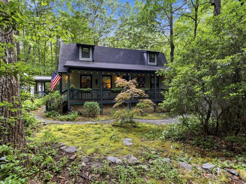 37 Pine Bluff Road, Hendersonville, NC 28792.  MLS# CAR4388445, YatesRealty ID 26939. 