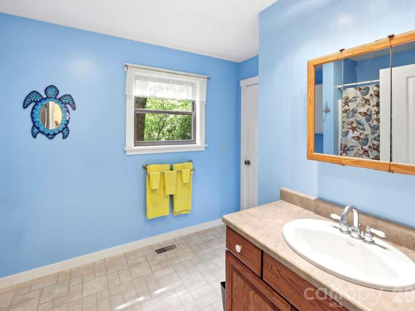 37 Pine Bluff Road, Hendersonville, NC 28792.  MLS# CAR4388445, YatesRealty ID 26939. 