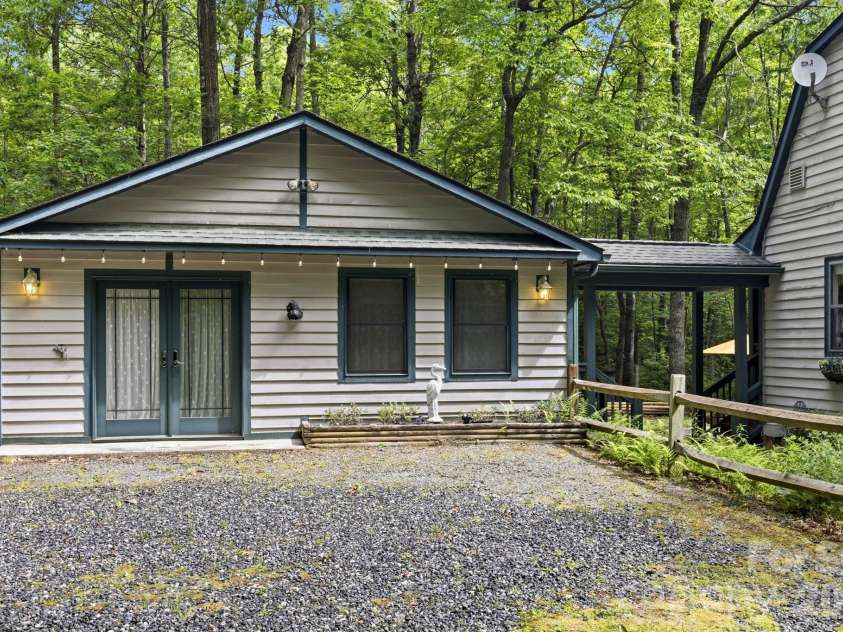 37 Pine Bluff Road, Hendersonville, NC 28792.  MLS# CAR4388445, YatesRealty ID 26939. 