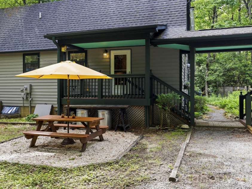 37 Pine Bluff Road, Hendersonville, NC 28792.  MLS# CAR4388445, YatesRealty ID 26939. 