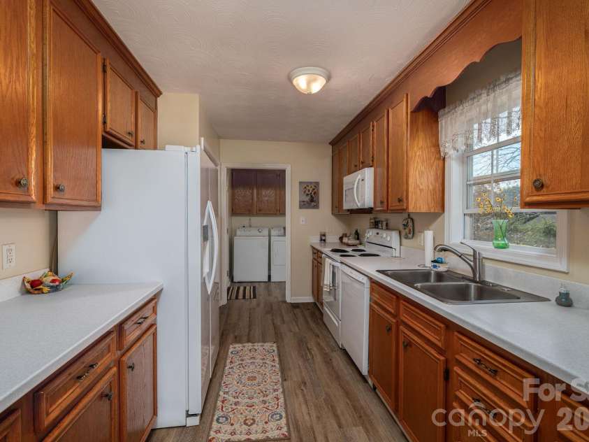 1371 Millrace Drive, Conover, NC 28613.  MLS# CAR4303255, YatesRealty ID 2694. Kitchen