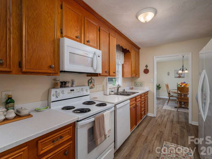 1371 Millrace Drive, Conover, NC 28613.  MLS# CAR4303255, YatesRealty ID 2694. Kitchen Has a Pantry