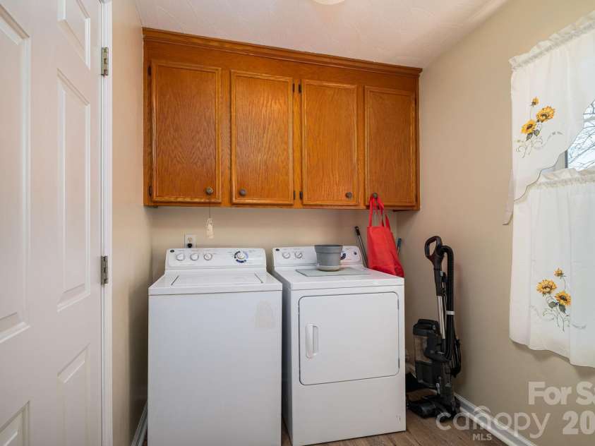 1371 Millrace Drive, Conover, NC 28613.  MLS# CAR4303255, YatesRealty ID 2694. Laundry Room
