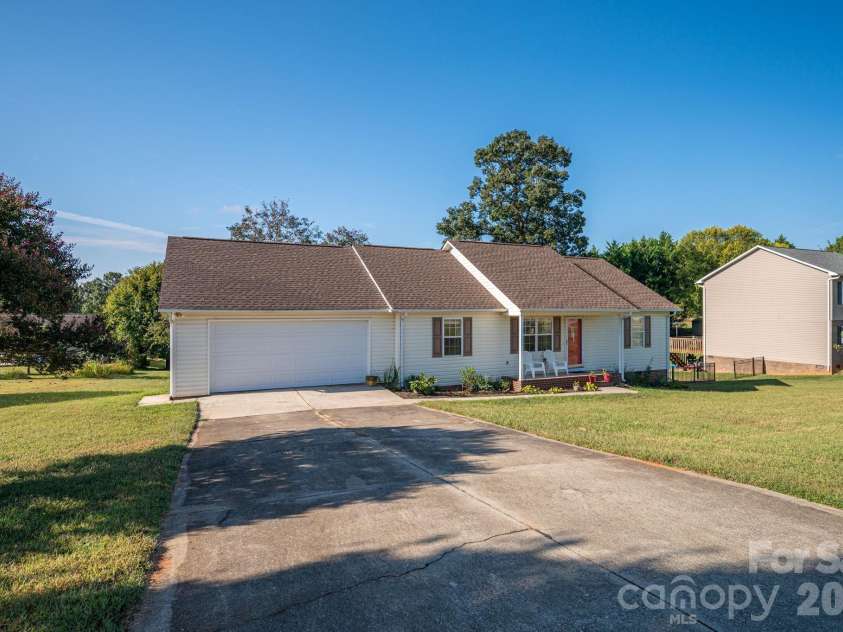 1371 Millrace Drive, Conover, NC 28613.  MLS# CAR4303255, YatesRealty ID 2694. Welcome Home