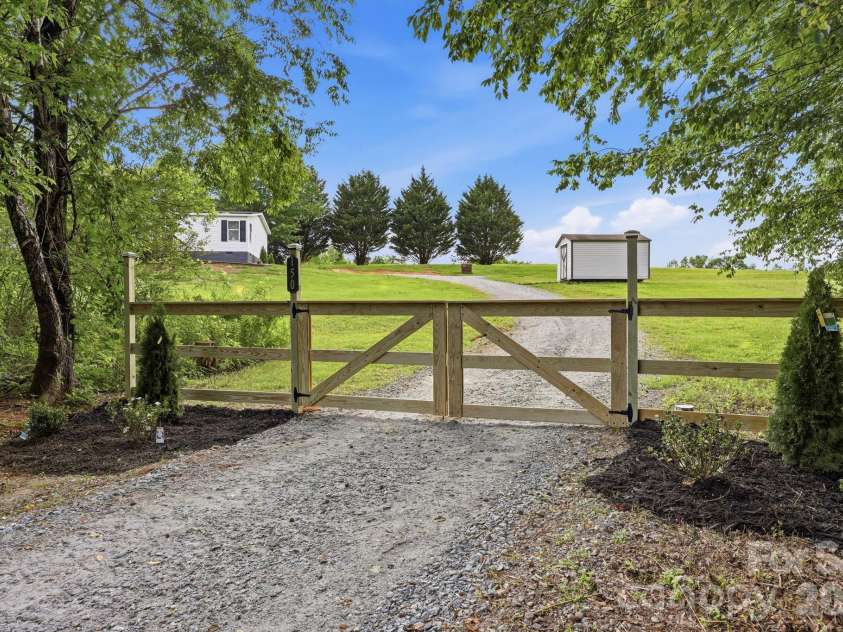 150 Pasture Trail, Rutherfordton, NC 28139.  MLS# CAR4388477, YatesRealty ID 26942. 