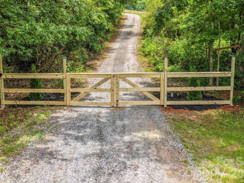 150 Pasture Trail, Rutherfordton, NC 28139.  MLS# CAR4388477, YatesRealty ID 26942. 