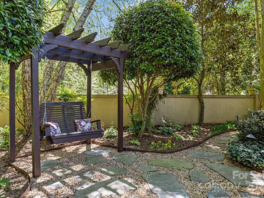 6914 Riesman Lane, Charlotte, NC 28210.  MLS# CAR4250968, YatesRealty ID 26944. 