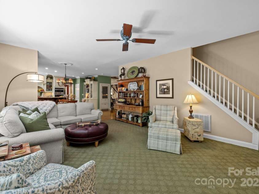 6914 Riesman Lane, Charlotte, NC 28210.  MLS# CAR4250968, YatesRealty ID 26944. 