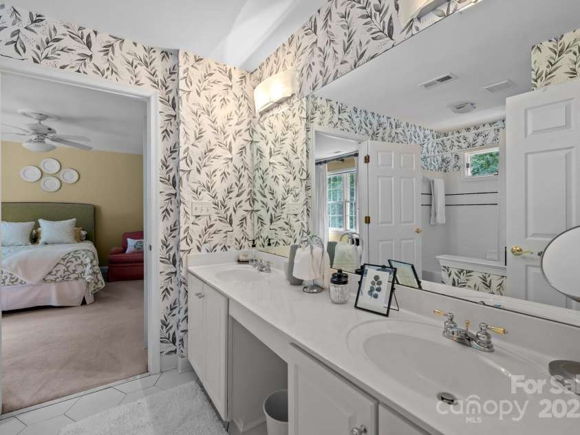 6914 Riesman Lane, Charlotte, NC 28210.  MLS# CAR4250968, YatesRealty ID 26944. 