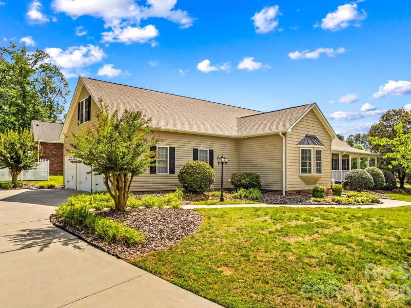101 Devonshire Lane, Salisbury, NC 28146.  MLS# CAR4383089, YatesRealty ID 26945. 