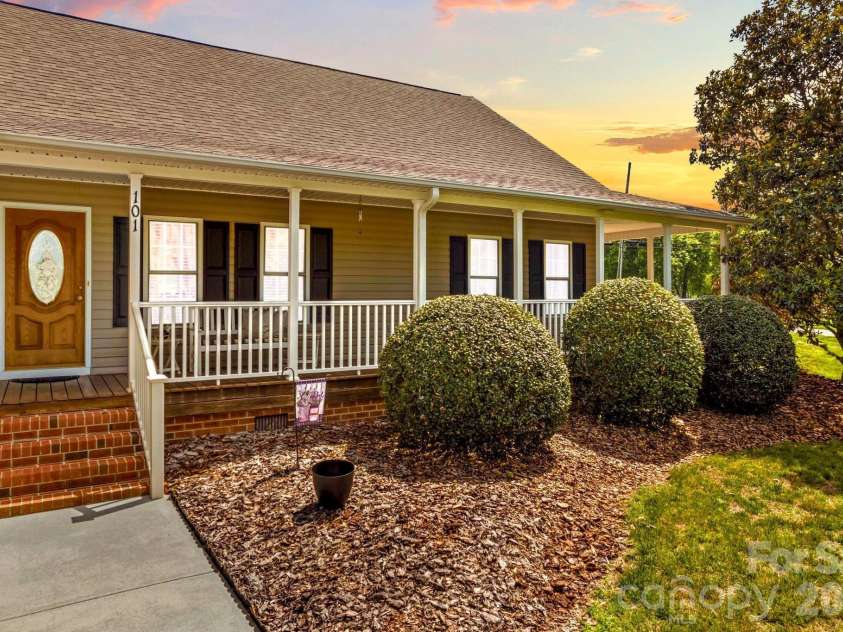 101 Devonshire Lane, Salisbury, NC 28146.  MLS# CAR4383089, YatesRealty ID 26945. 