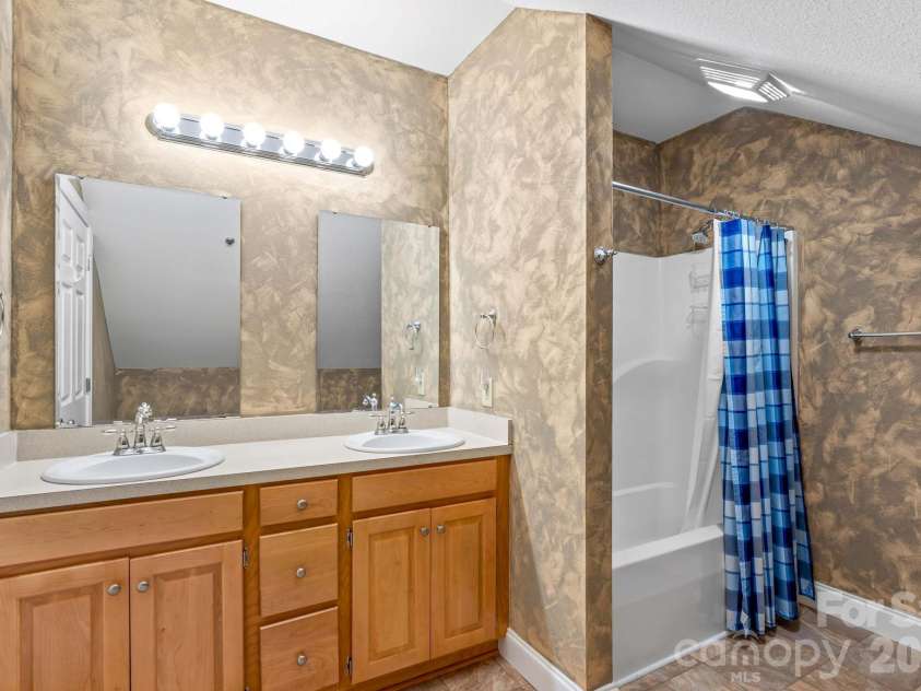 101 Devonshire Lane, Salisbury, NC 28146.  MLS# CAR4383089, YatesRealty ID 26945. 