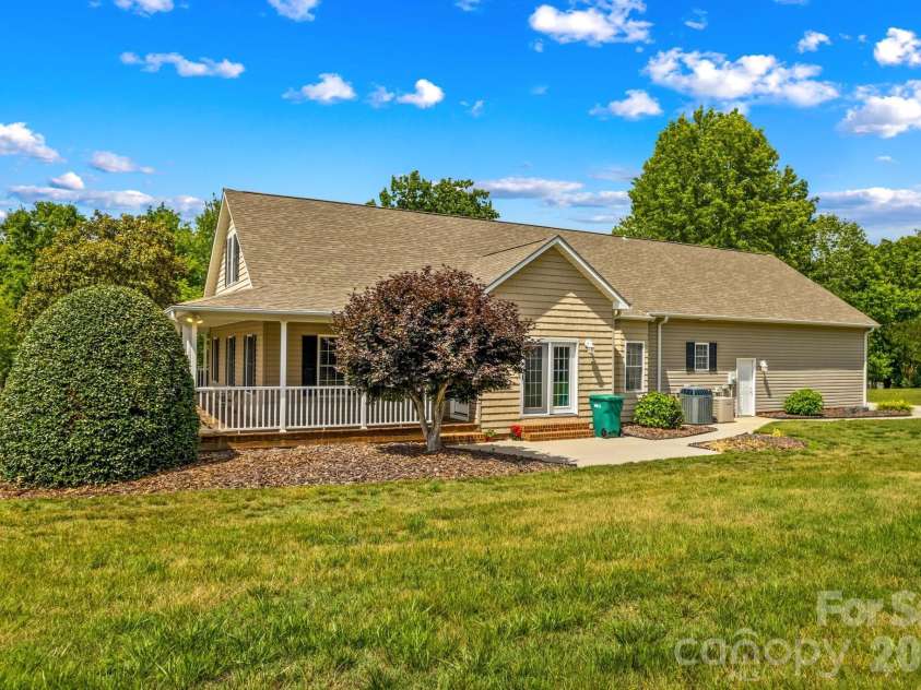 101 Devonshire Lane, Salisbury, NC 28146.  MLS# CAR4383089, YatesRealty ID 26945. 