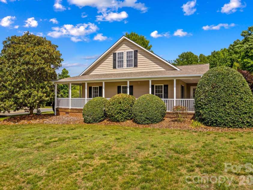101 Devonshire Lane, Salisbury, NC 28146.  MLS# CAR4383089, YatesRealty ID 26945. 