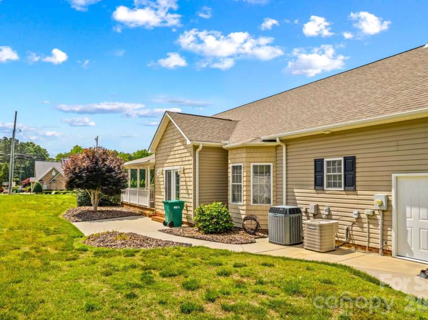 101 Devonshire Lane, Salisbury, NC 28146.  MLS# CAR4383089, YatesRealty ID 26945. 