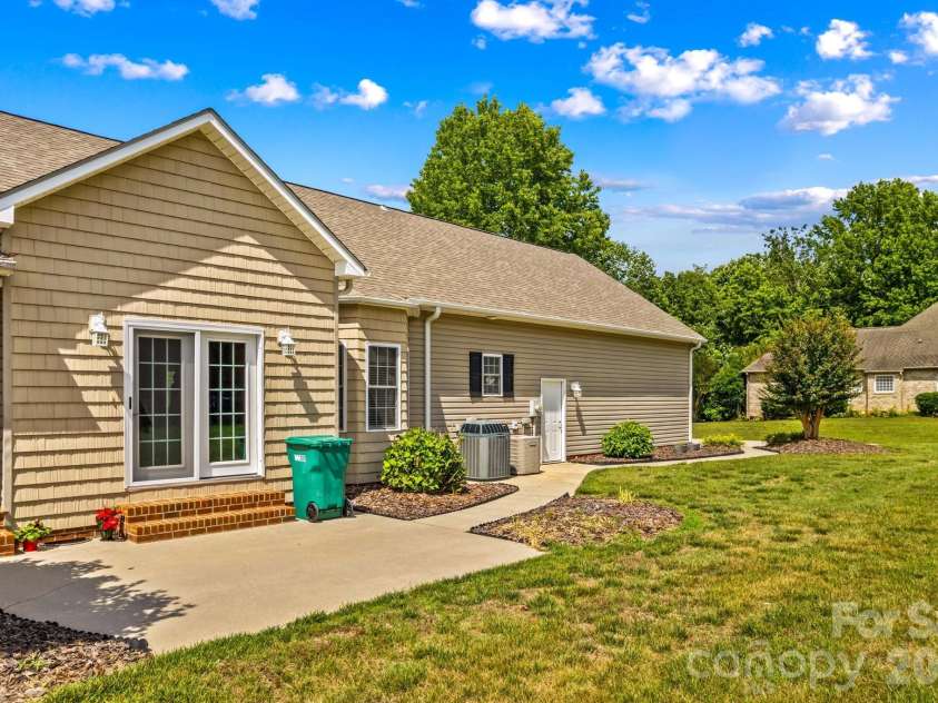 101 Devonshire Lane, Salisbury, NC 28146.  MLS# CAR4383089, YatesRealty ID 26945. 