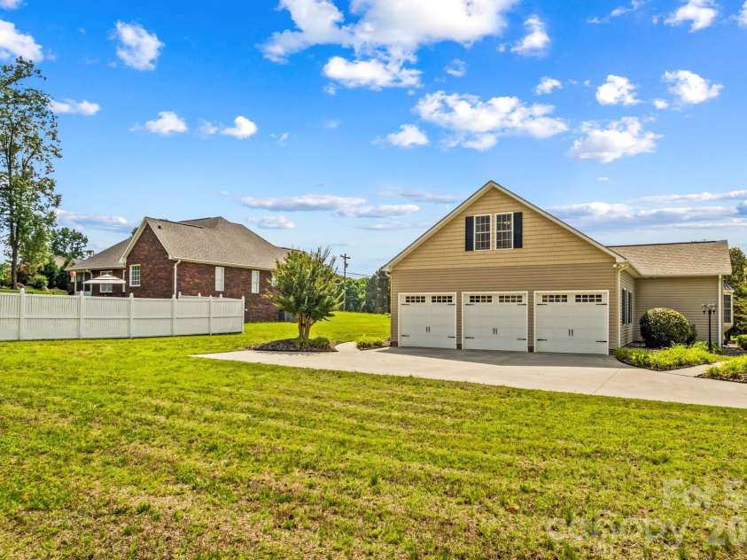 101 Devonshire Lane, Salisbury, NC 28146.  MLS# CAR4383089, YatesRealty ID 26945. 