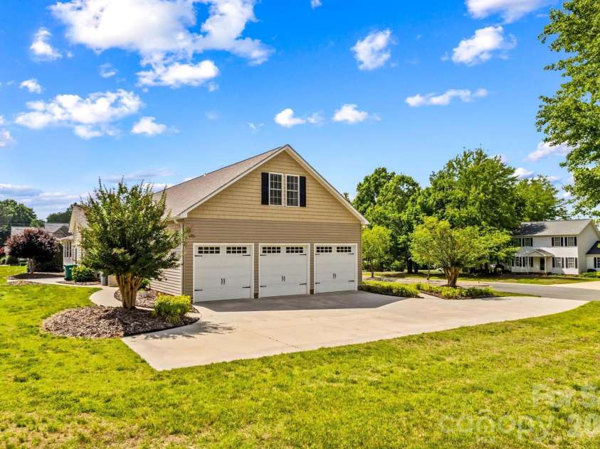 101 Devonshire Lane, Salisbury, NC 28146.  MLS# CAR4383089, YatesRealty ID 26945. 