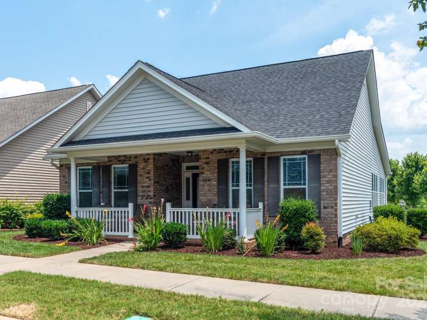 17745 Morehampton Avenue, Cornelius, NC 28031.  MLS# CAR4275439, YatesRealty ID 26945. 