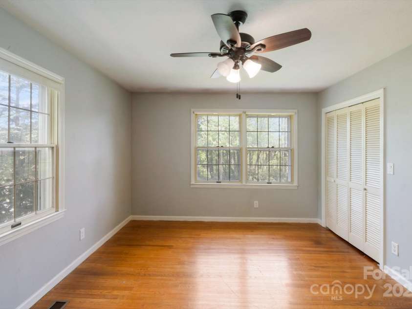 1727 Meadowbrook Terrace, Hendersonville, NC 28791.  MLS# CAR4251182, YatesRealty ID 26946. 