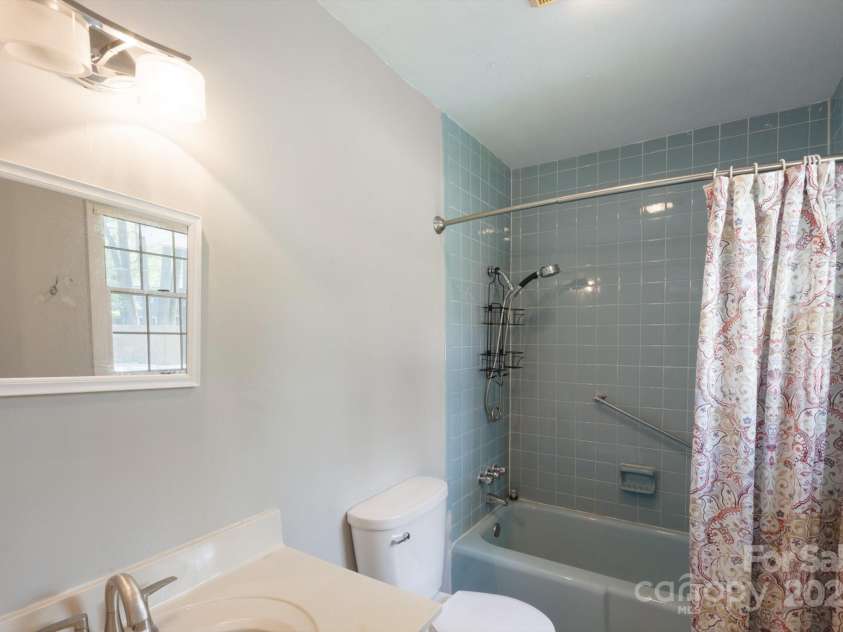 1727 Meadowbrook Terrace, Hendersonville, NC 28791.  MLS# CAR4251182, YatesRealty ID 26946. 