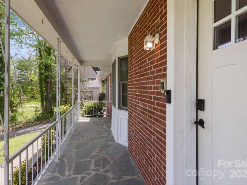 1727 Meadowbrook Terrace, Hendersonville, NC 28791.  MLS# CAR4251182, YatesRealty ID 26946. 