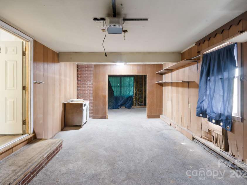 1727 Meadowbrook Terrace, Hendersonville, NC 28791.  MLS# CAR4251182, YatesRealty ID 26946. 