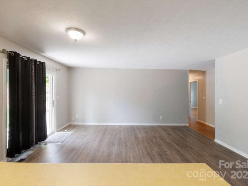 1727 Meadowbrook Terrace, Hendersonville, NC 28791.  MLS# CAR4251182, YatesRealty ID 26946. 