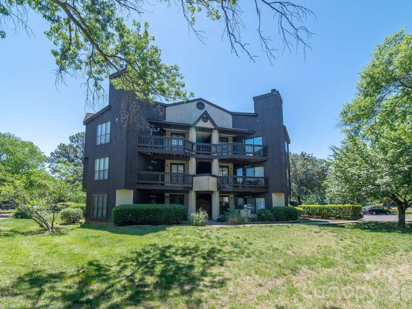 8216 Cedar Glen Drive, Charlotte, NC 28212.  MLS# CAR4386826, YatesRealty ID 26946. 