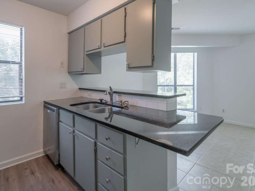8216 Cedar Glen Drive, Charlotte, NC 28212.  MLS# CAR4386826, YatesRealty ID 26946. 