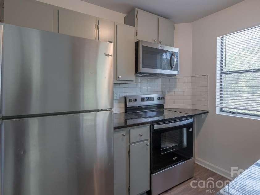 8216 Cedar Glen Drive, Charlotte, NC 28212.  MLS# CAR4386826, YatesRealty ID 26946. 