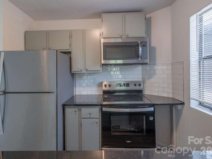 8216 Cedar Glen Drive, Charlotte, NC 28212.  MLS# CAR4386826, YatesRealty ID 26946. 