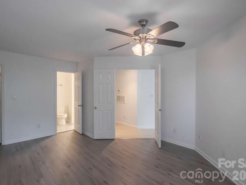 8216 Cedar Glen Drive, Charlotte, NC 28212.  MLS# CAR4386826, YatesRealty ID 26946. 