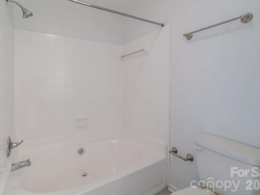 8216 Cedar Glen Drive, Charlotte, NC 28212.  MLS# CAR4386826, YatesRealty ID 26946. 