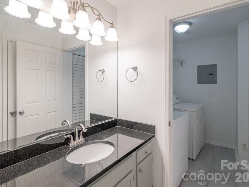 8216 Cedar Glen Drive, Charlotte, NC 28212.  MLS# CAR4386826, YatesRealty ID 26946. 